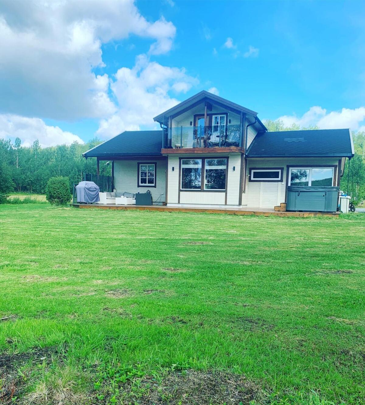 Cottage With Good Standard Next To Neiden River Екстериор снимка